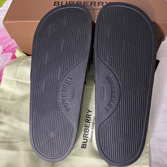 BURBERRYSLIDES - Picture 5 of 6